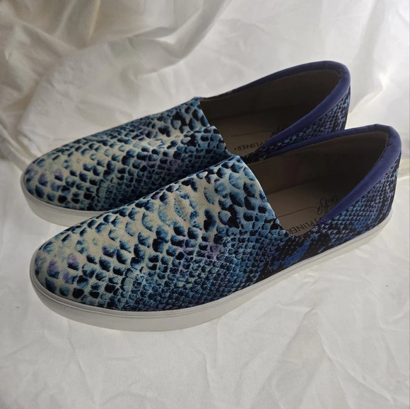 Donald J Pliner Neakers EUC - Picture 3 of 13